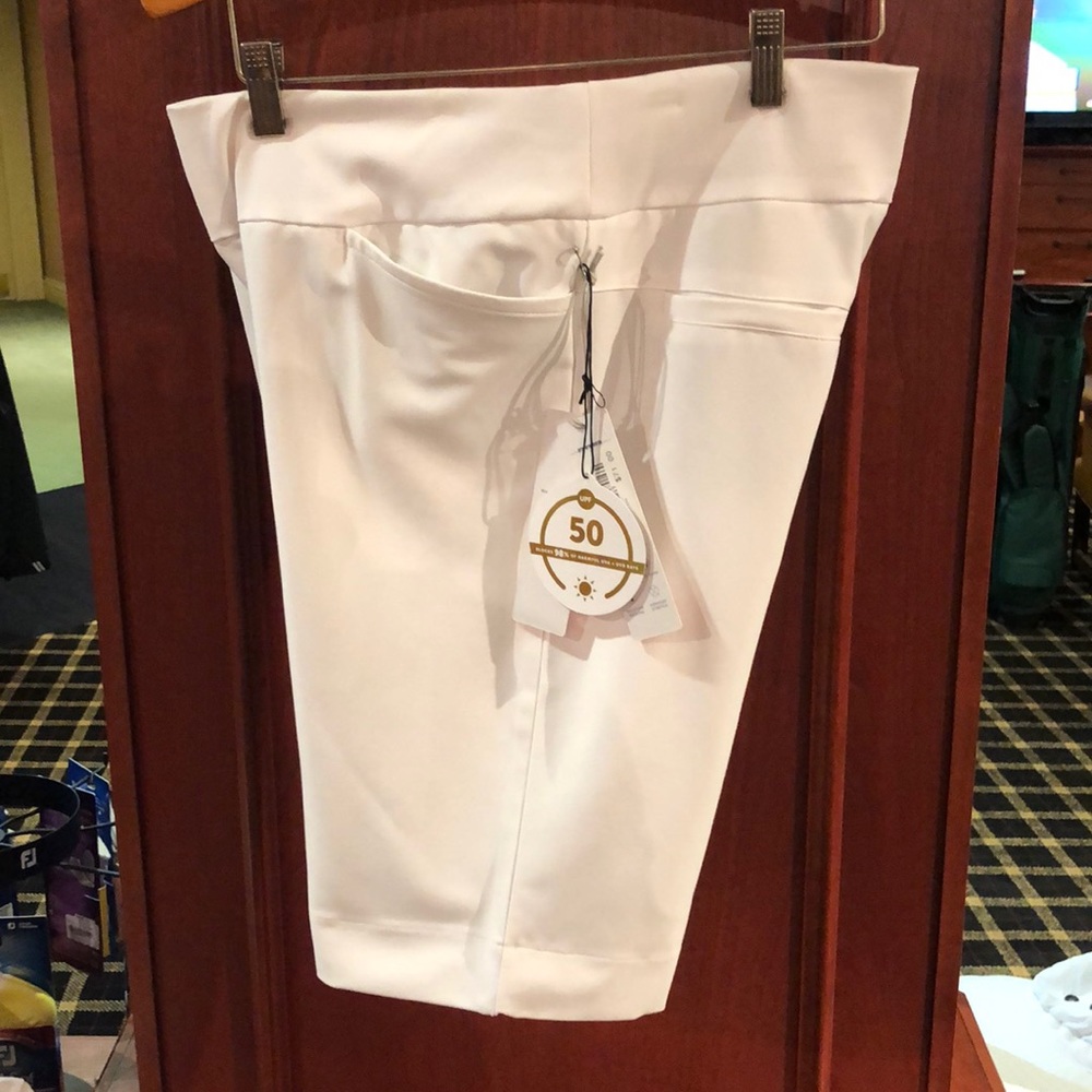 NWT Tail outseam pull on short